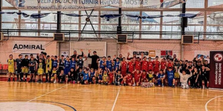 KS Herceg Bosne donirao lopte klubovima Mini basket lige za dječake