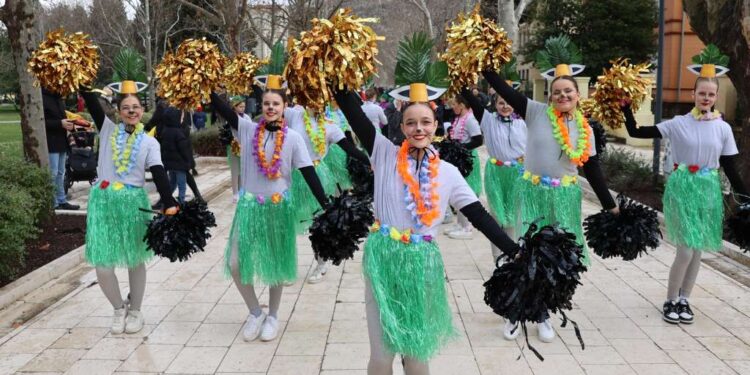Karnevalska povorka prošetala ulicama Mostara
