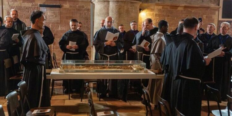 Asiz: 18 tisuća hodočasnika molilo prvog dana pored zemnih ostataka sv. Franje