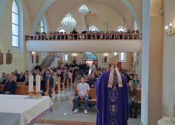 Biskup Petar Palić predslavio misu u Bijelom Polju i održao korizmeno predavanje za bračne parove
