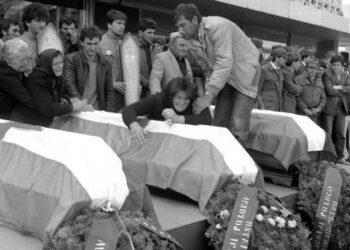 36 poginulih u padu autobusa u Jablaničko jezero