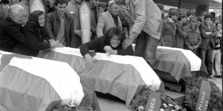 36 poginulih u padu autobusa u Jablaničko jezero