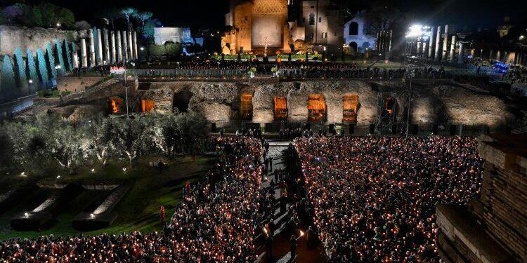 Papa u Koloseju: Slijedimo Kristove stope