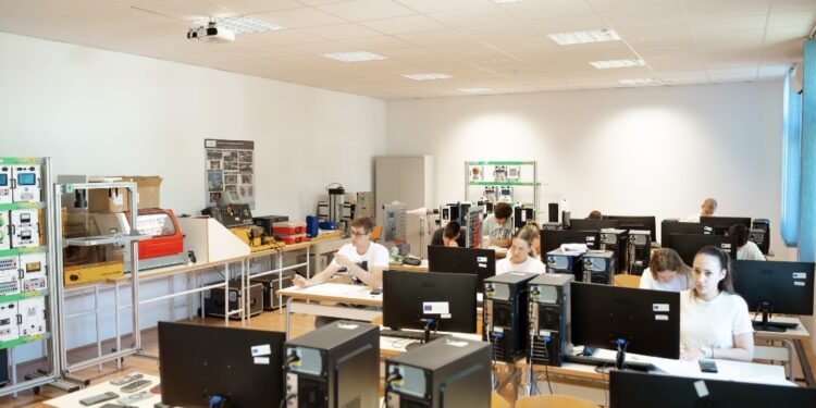 FSRE otvorio inovativnu sobu za virtualnu stvarnost i digitalno učenje