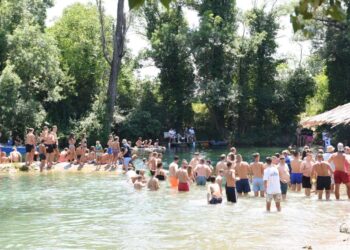 Prvi skokovi s mosta na Jazu u Čapljini okupili ljubitelje adrenalinskih sportova
