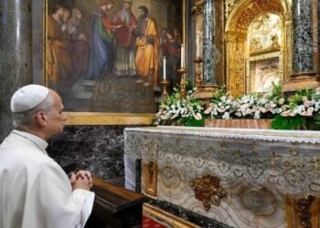 Papa ponovno molio pred ikonom Blažene Djevice Marije u Genazzanu